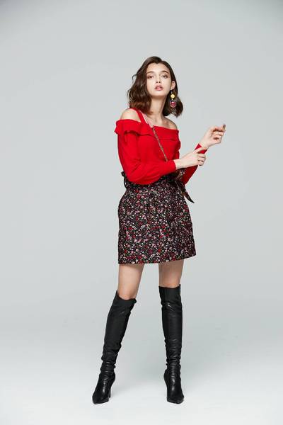 Off-the-shoulder knitted tops