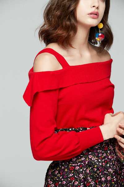 Off-the-shoulder knitted tops