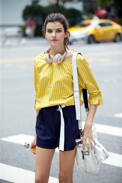 Energetic yellow top with knot sleeves