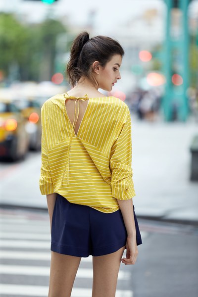 Energetic yellow top with knot sleeves