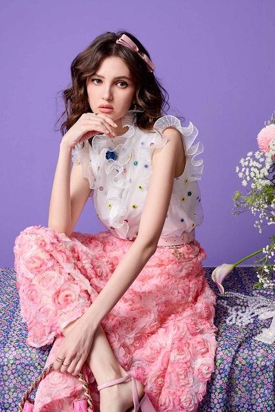 五彩配色花朵刺繡上衣