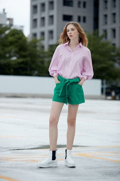 Modern shirt with loose sleeves