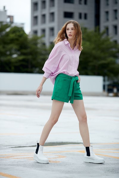Modern shirt with loose sleeves