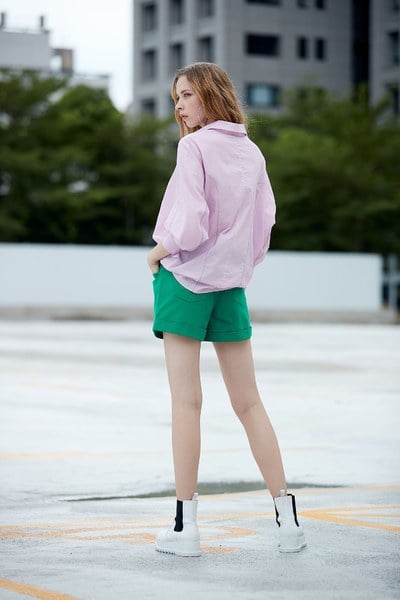 Modern shirt with loose sleeves