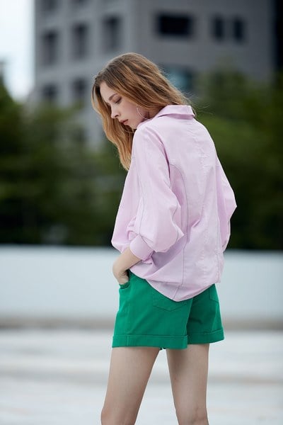 Modern shirt with loose sleeves