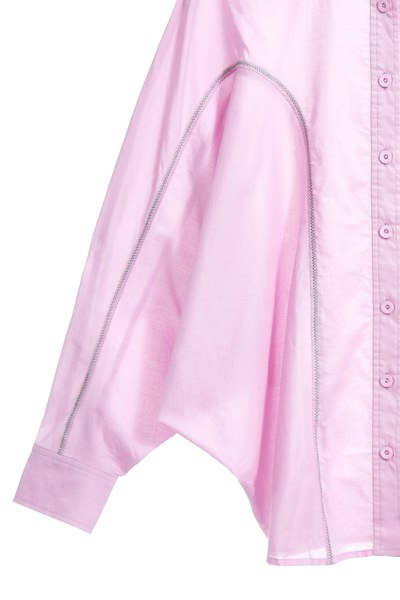 Modern shirt with loose sleeves