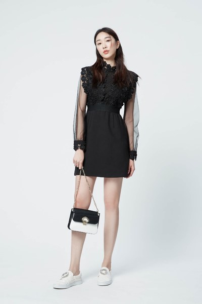Palace royal style lace dress