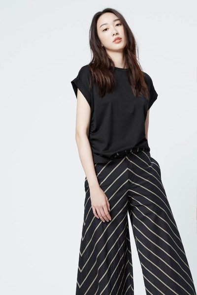 Modern string design top