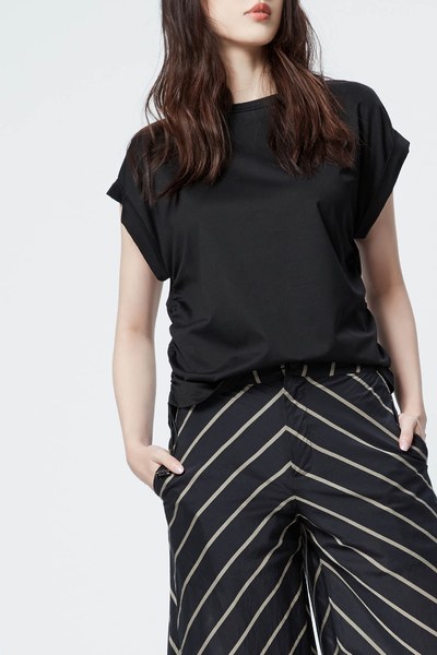 Modern string design top