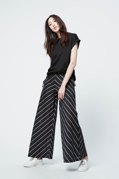 Modern string design top