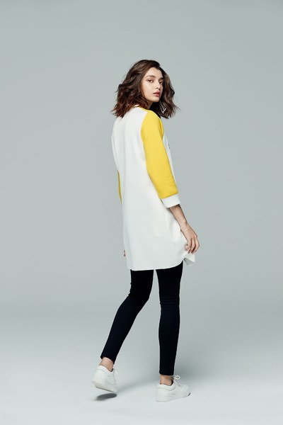 iROO x Flower in Vogue color spliced long sleeves with irregular cutting design
