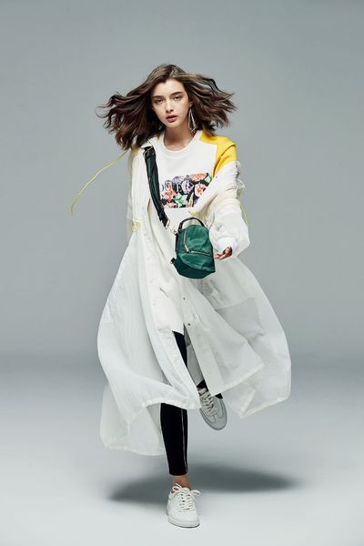 iROO x Flower in Vogue color spliced long sleeves with irregular cutting design