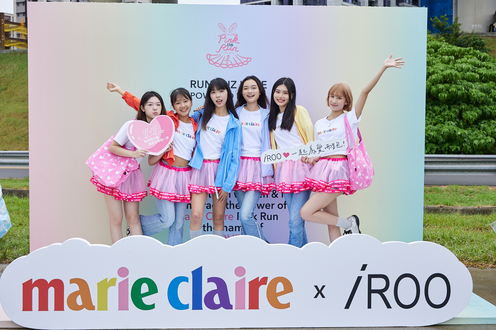 校園大使於心連心打卡牆前合影 校園大使於心連心打卡牆前合影