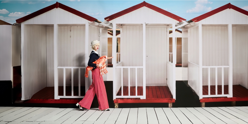 紅梅海韻 Crimson Navy Edge