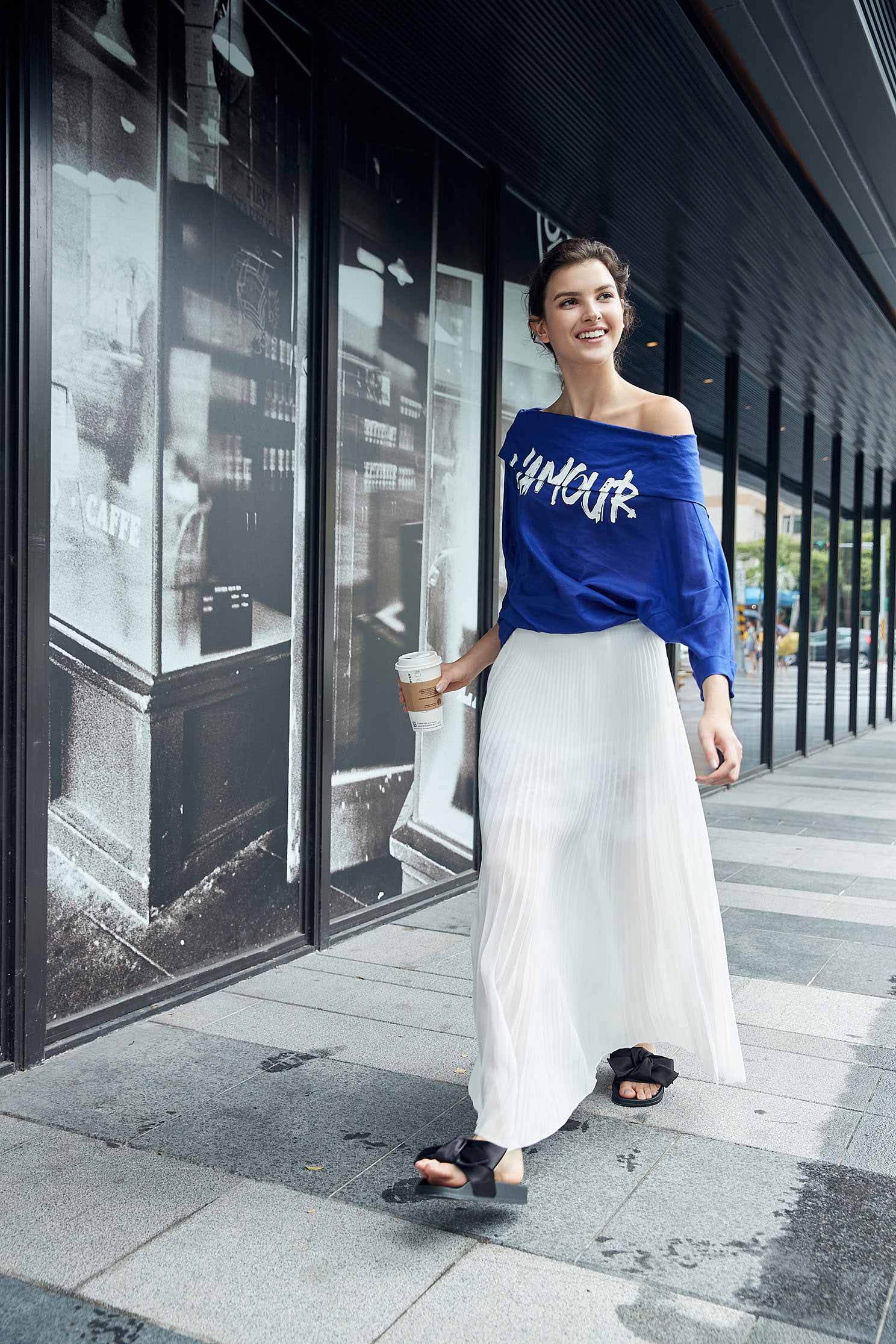 Elegant pleated maxi-skirt