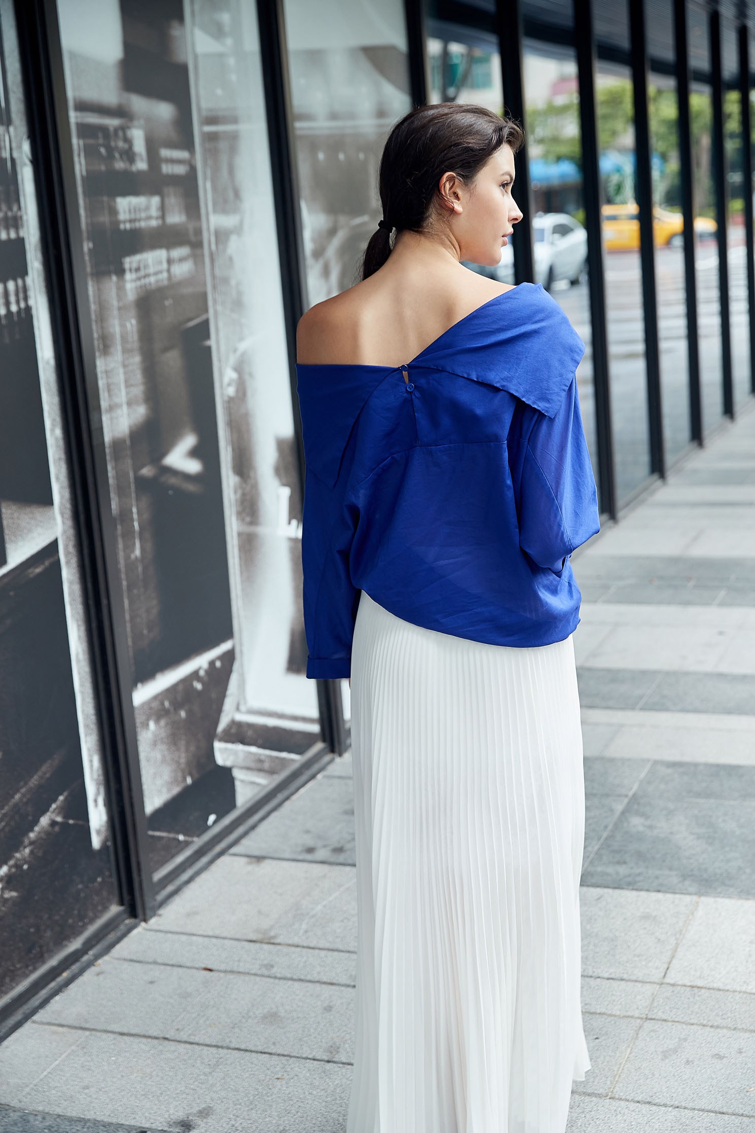 Elegant pleated maxi-skirt
