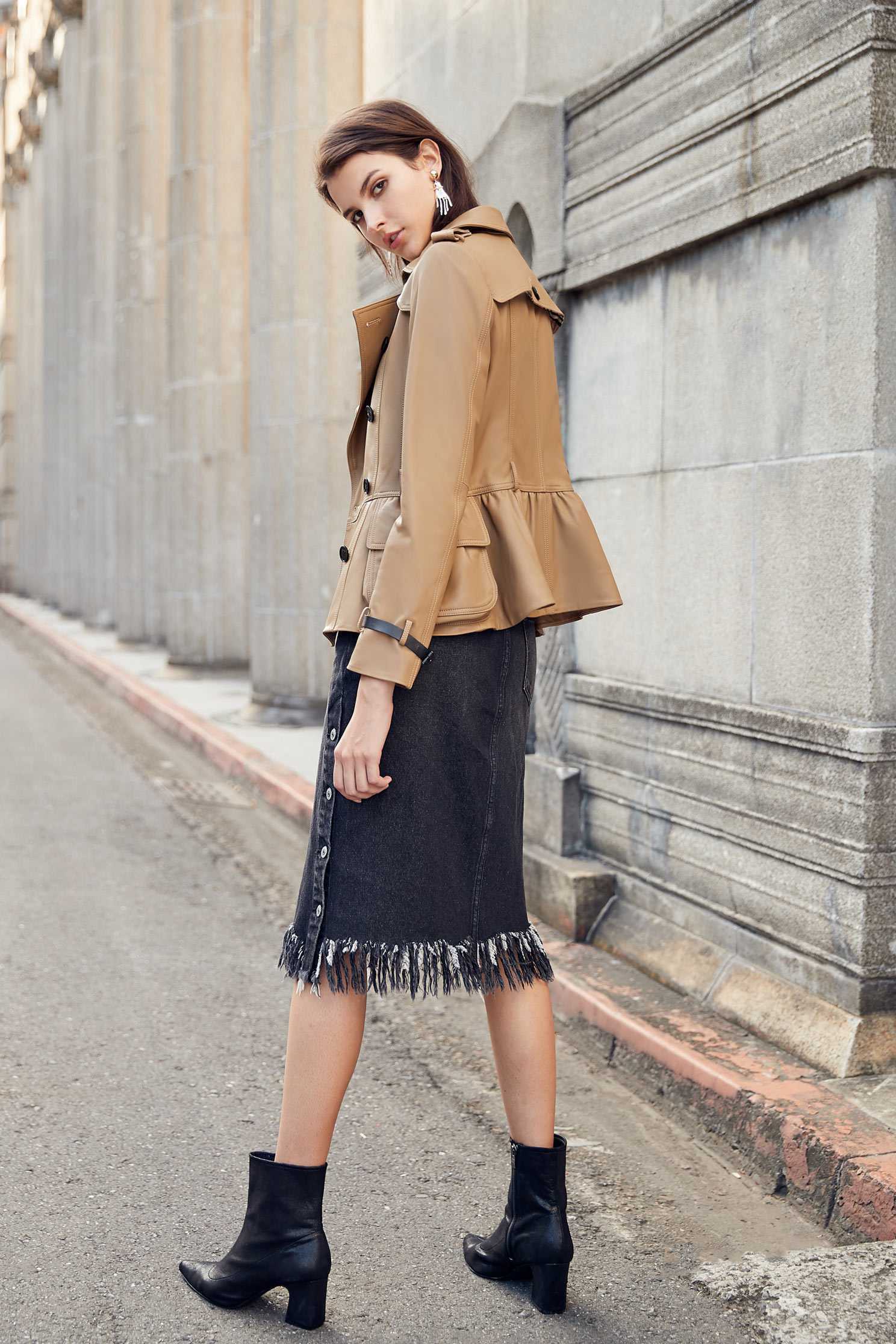 Side-breasted skirt