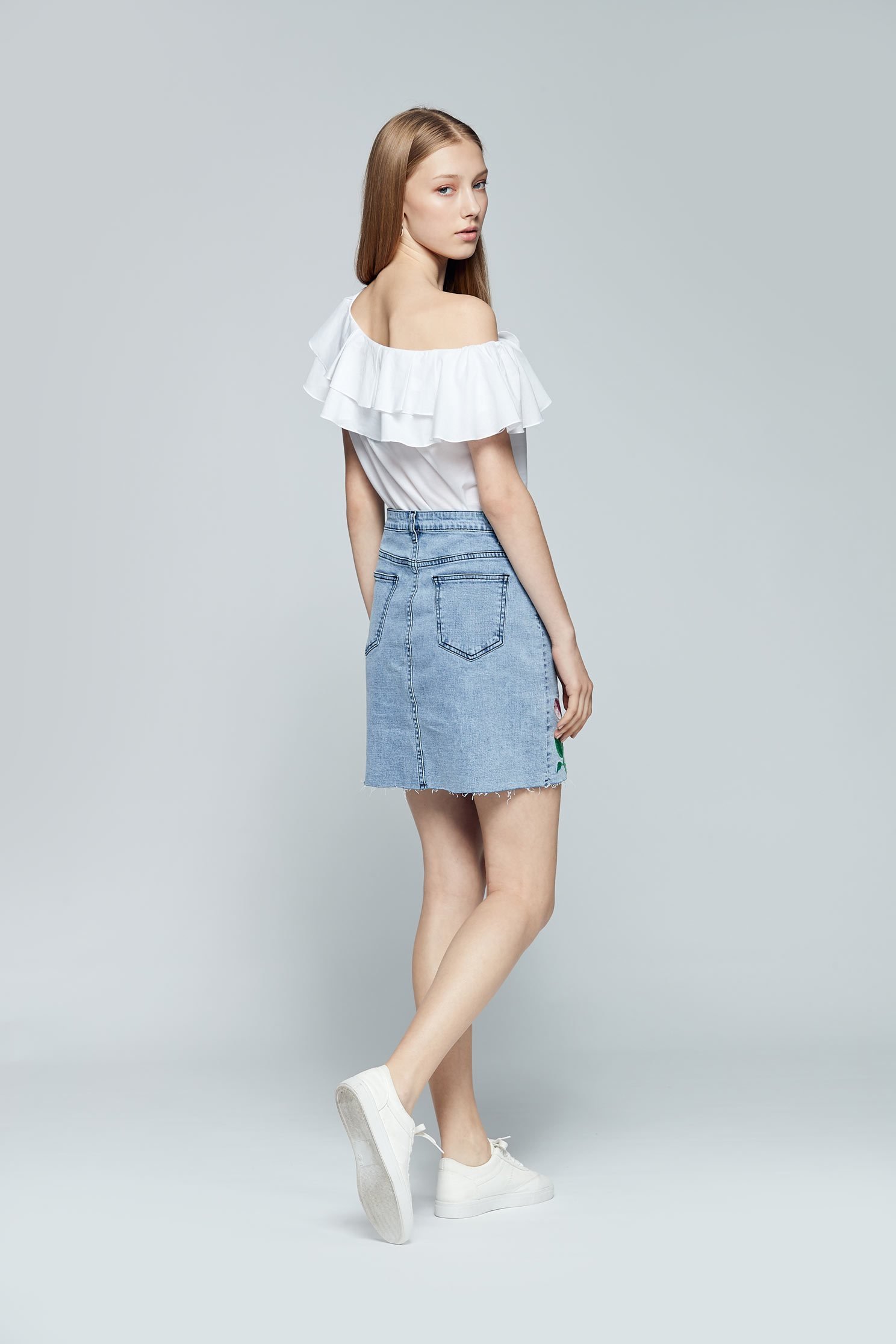 Embroidered denim skirt