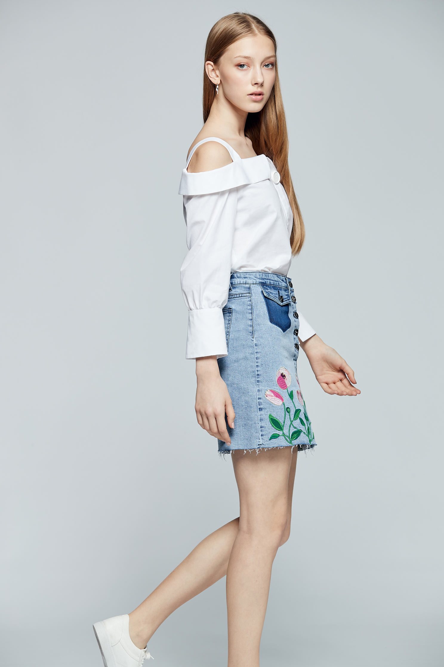 Embroidered denim skirt