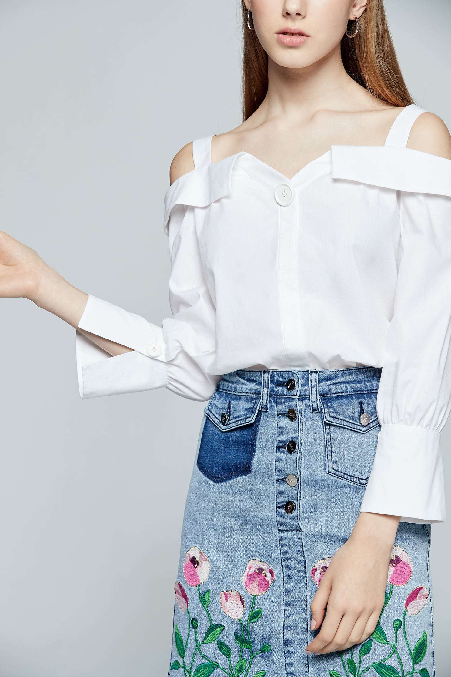 Embroidered denim skirt