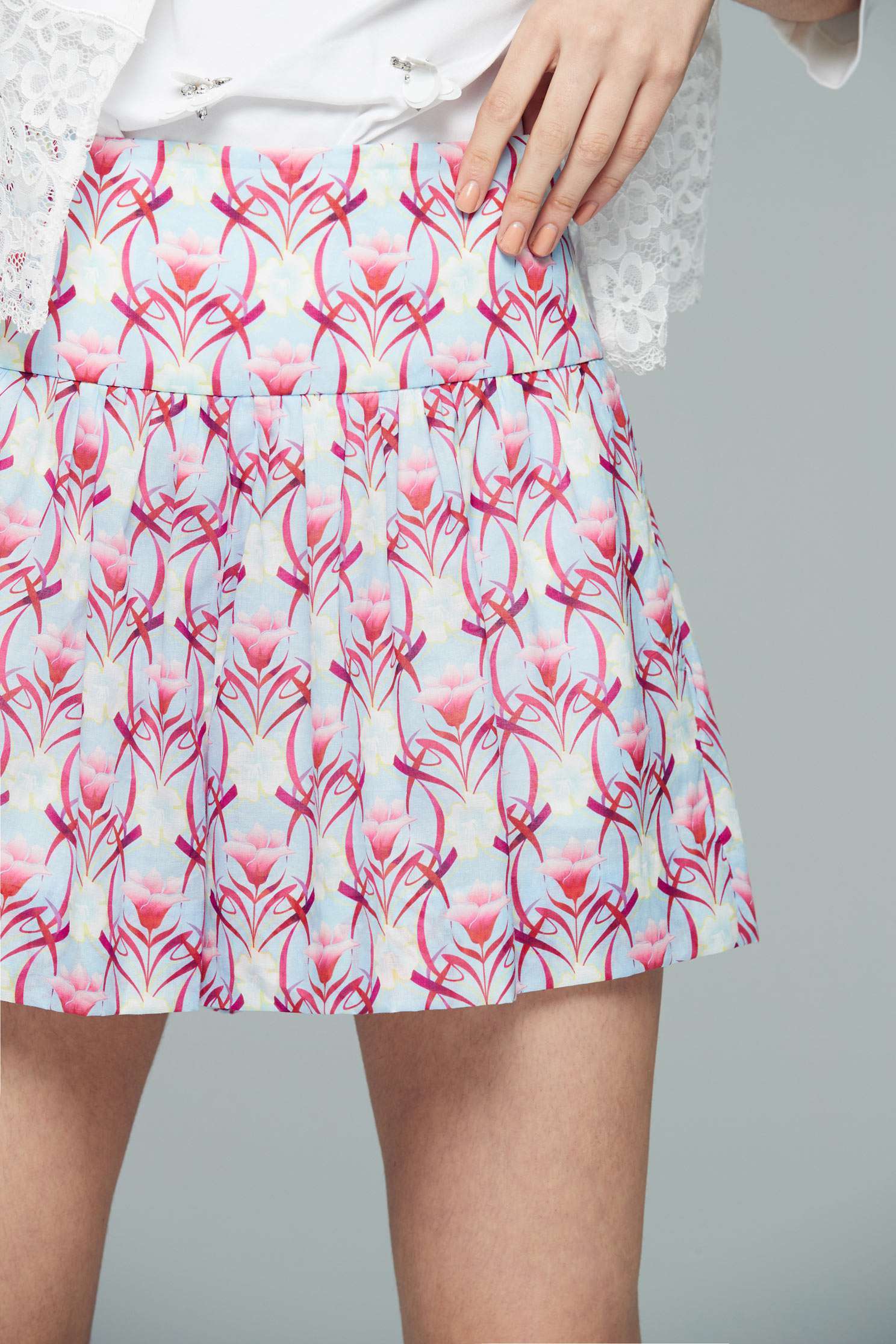 Elegant floral fashion shorts