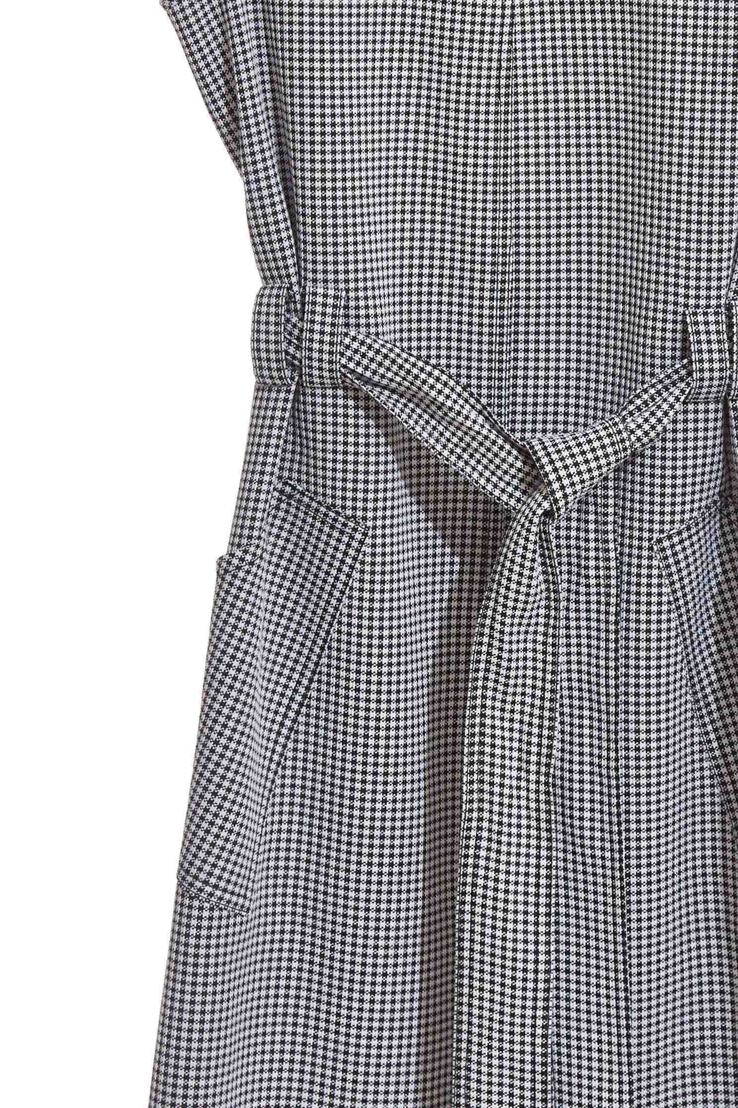 Elegant one-piece dress in stripes