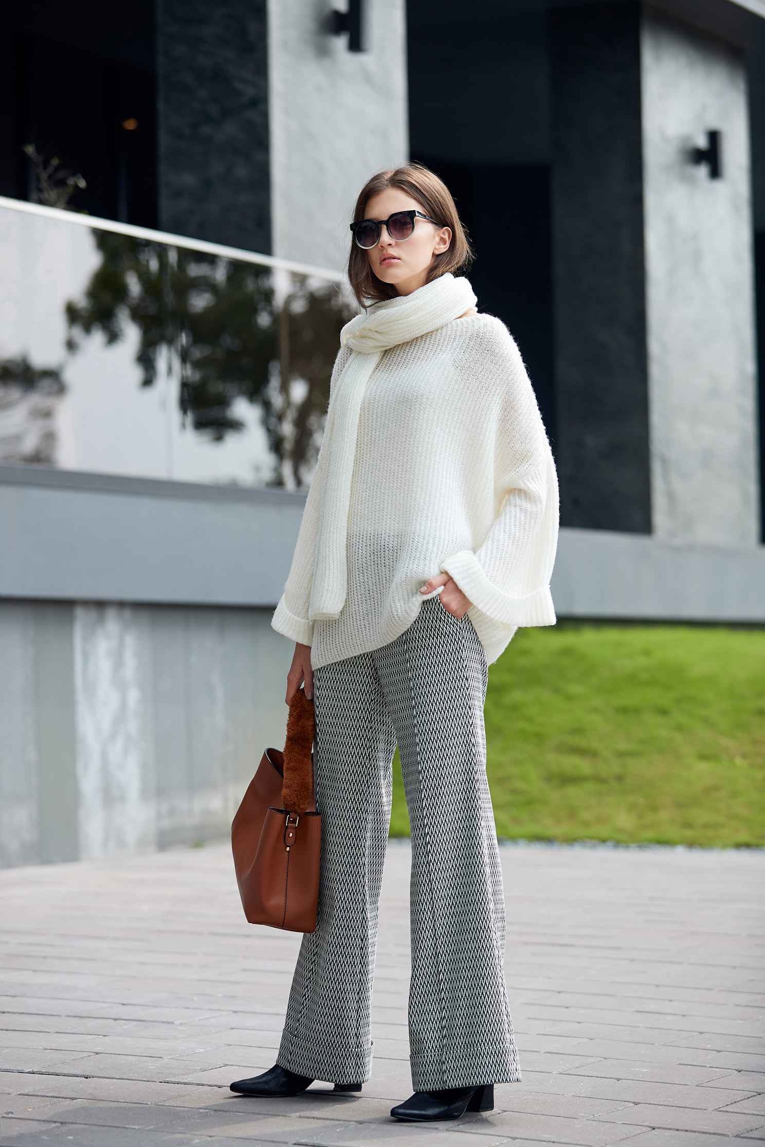 Chic lively knit top