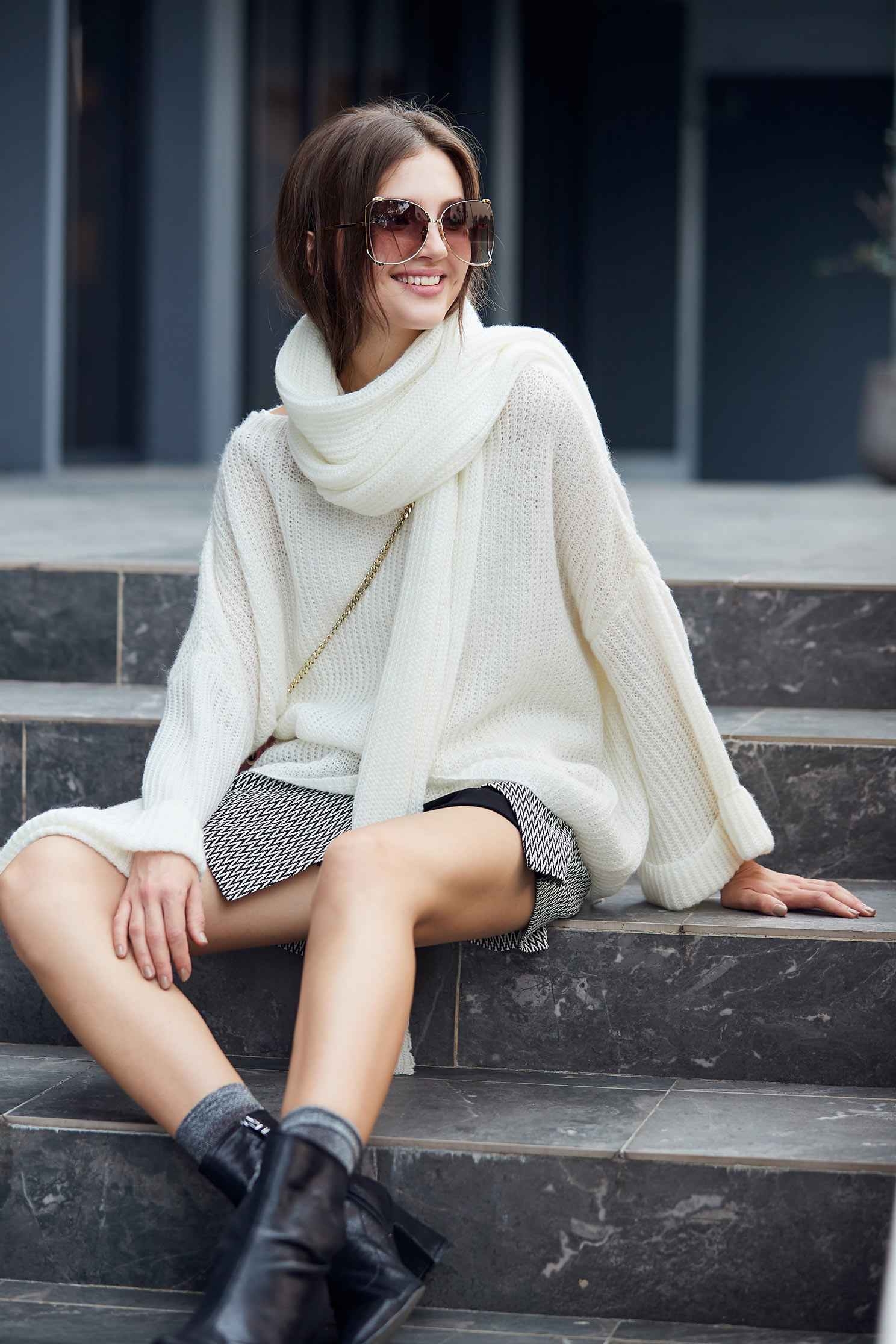 Chic lively knit top