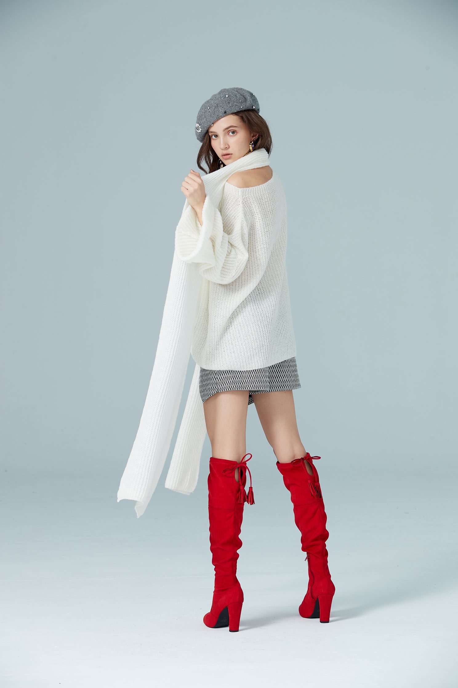 Chic lively knit top