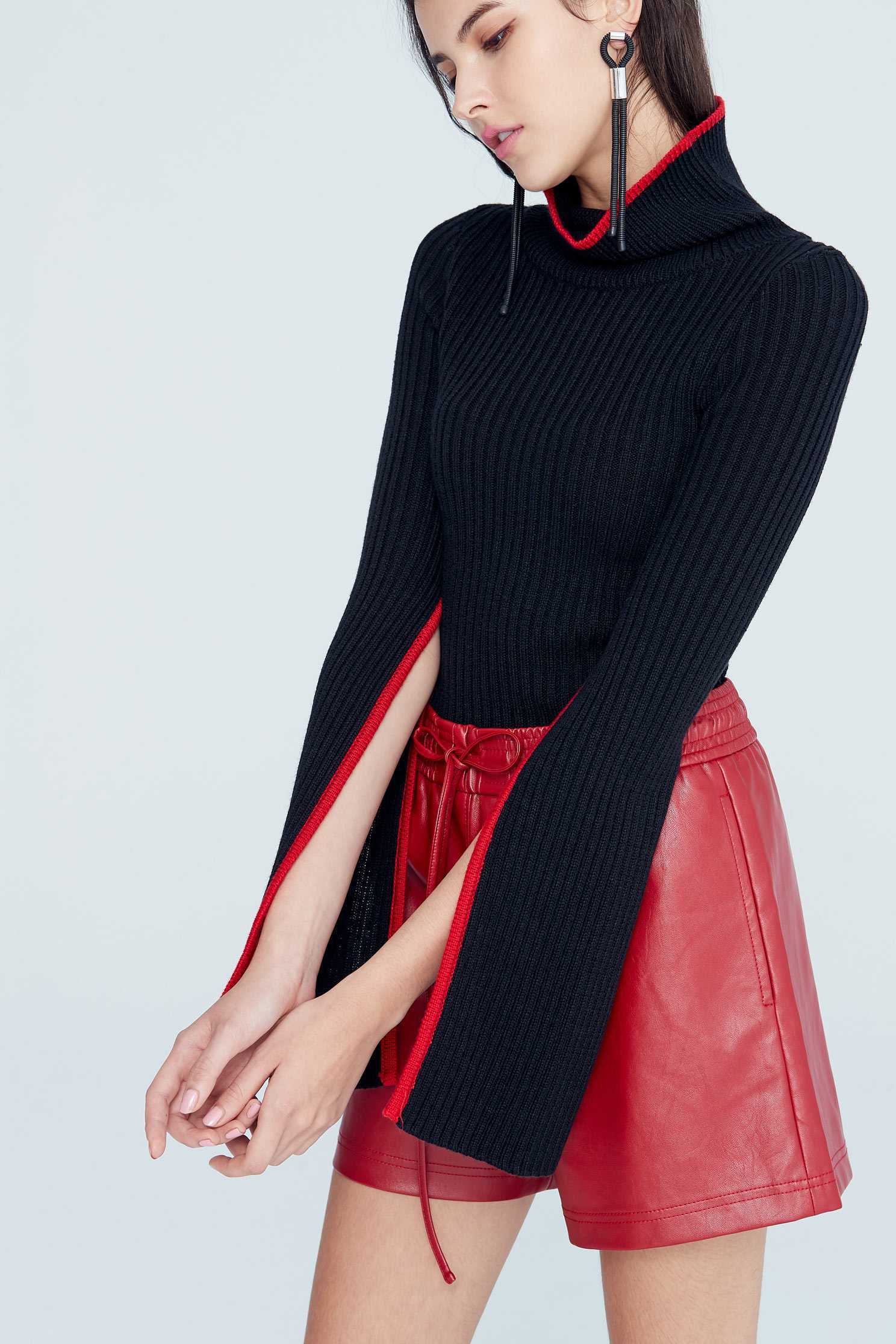 High-neck color matching classic top