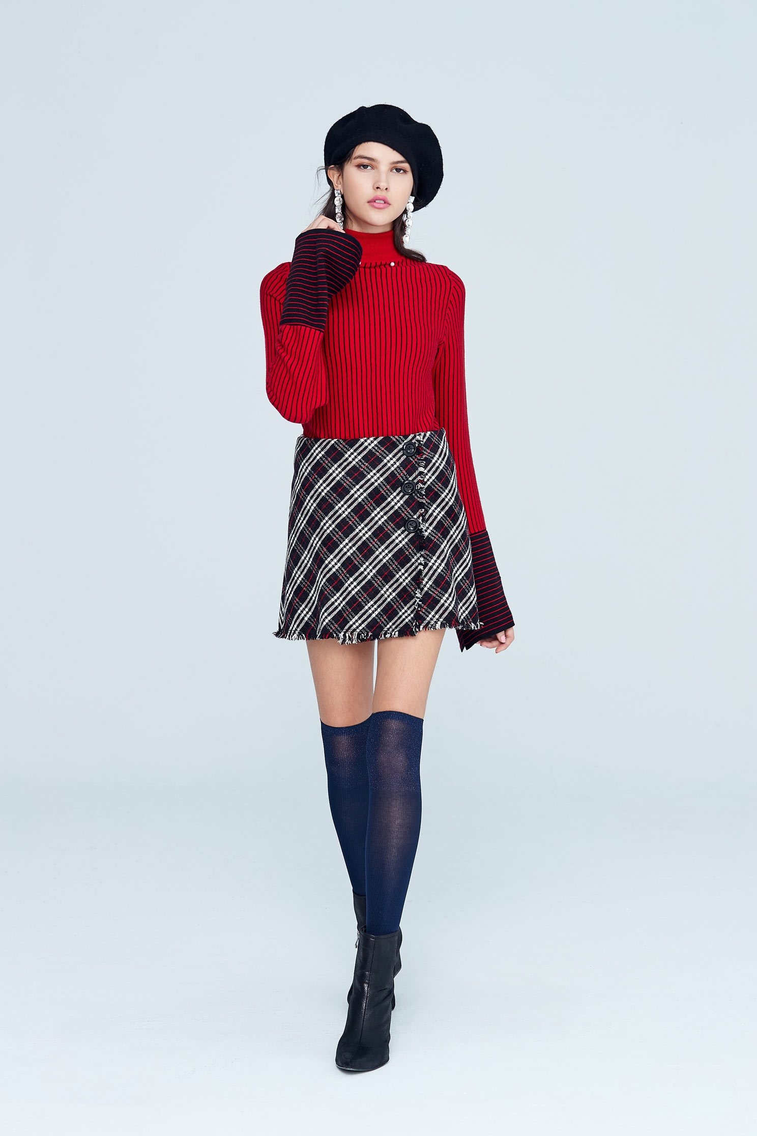 High neck and wide sleeve classic design top