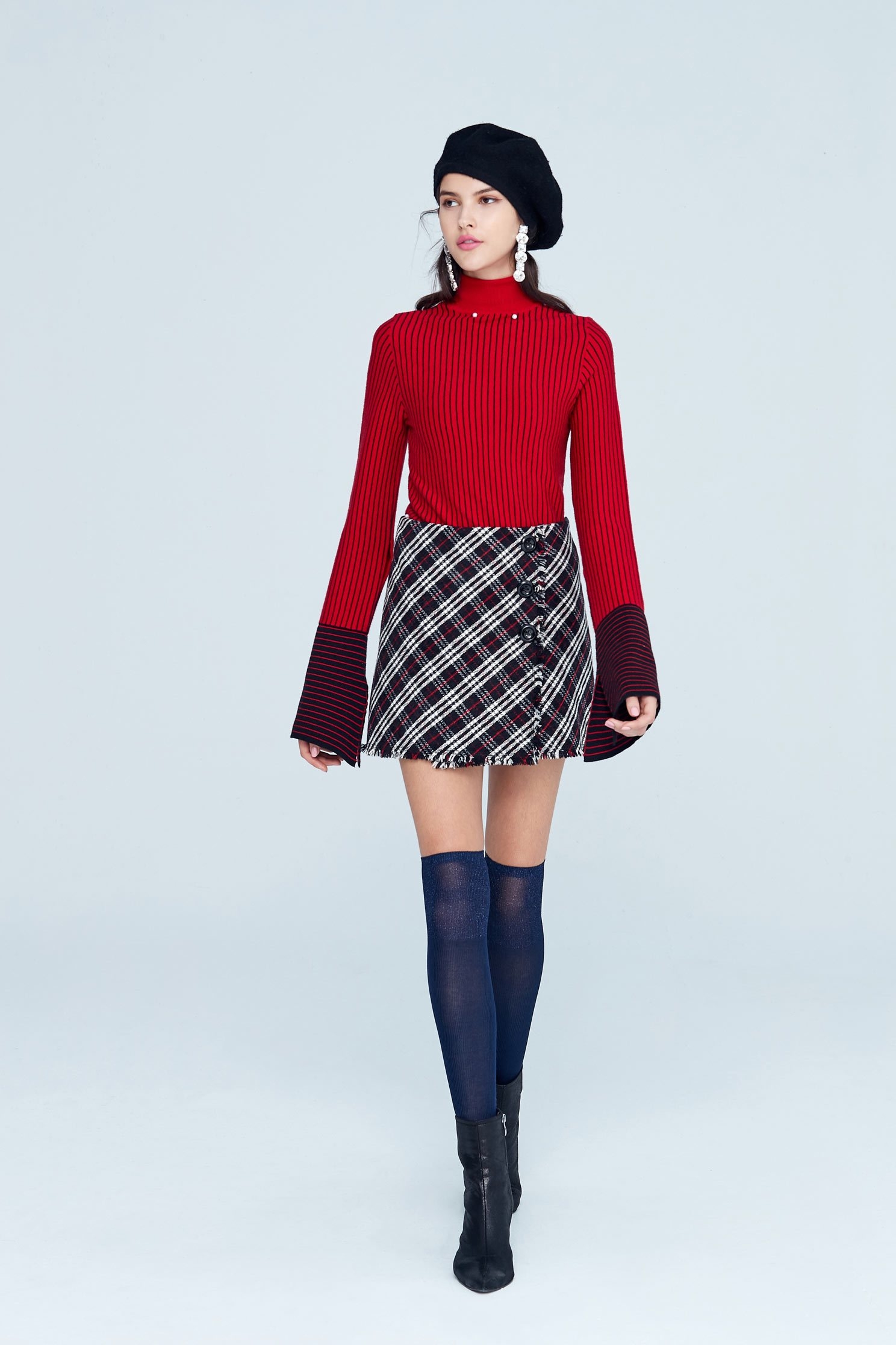 High neck and wide sleeve classic design top
