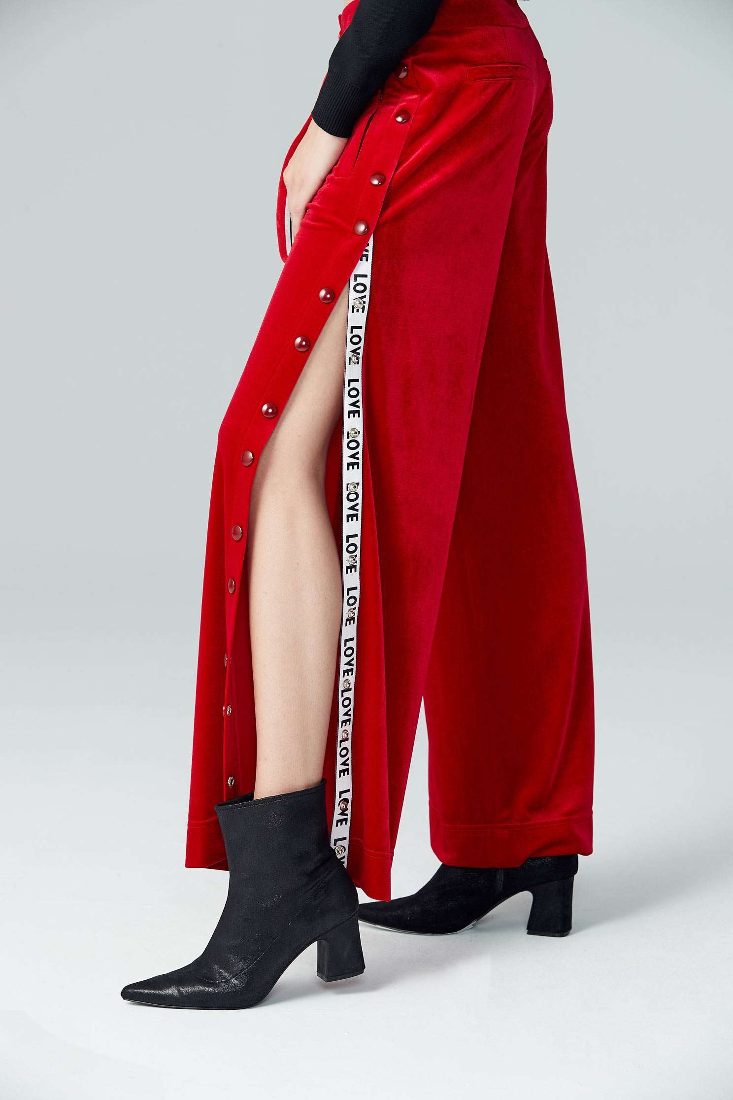 Wide leg pants with side-buckle design