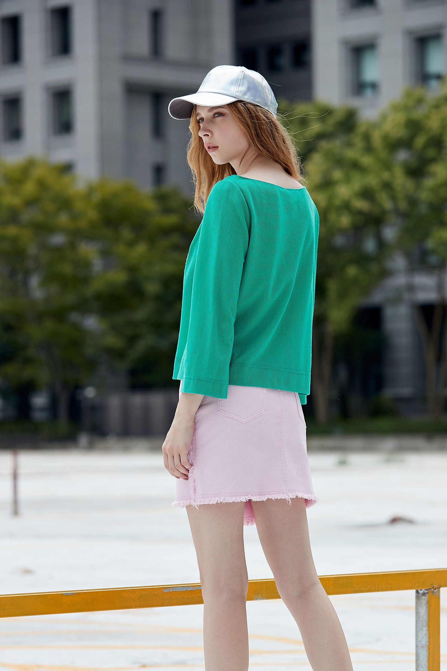 Wide collar top with heart printing