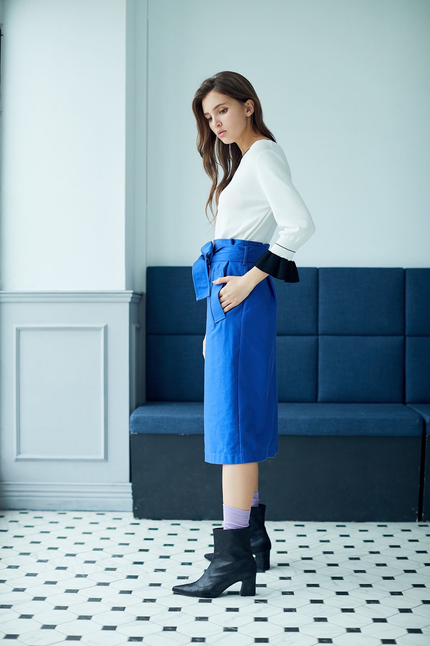 Contrast color mid-length skirt