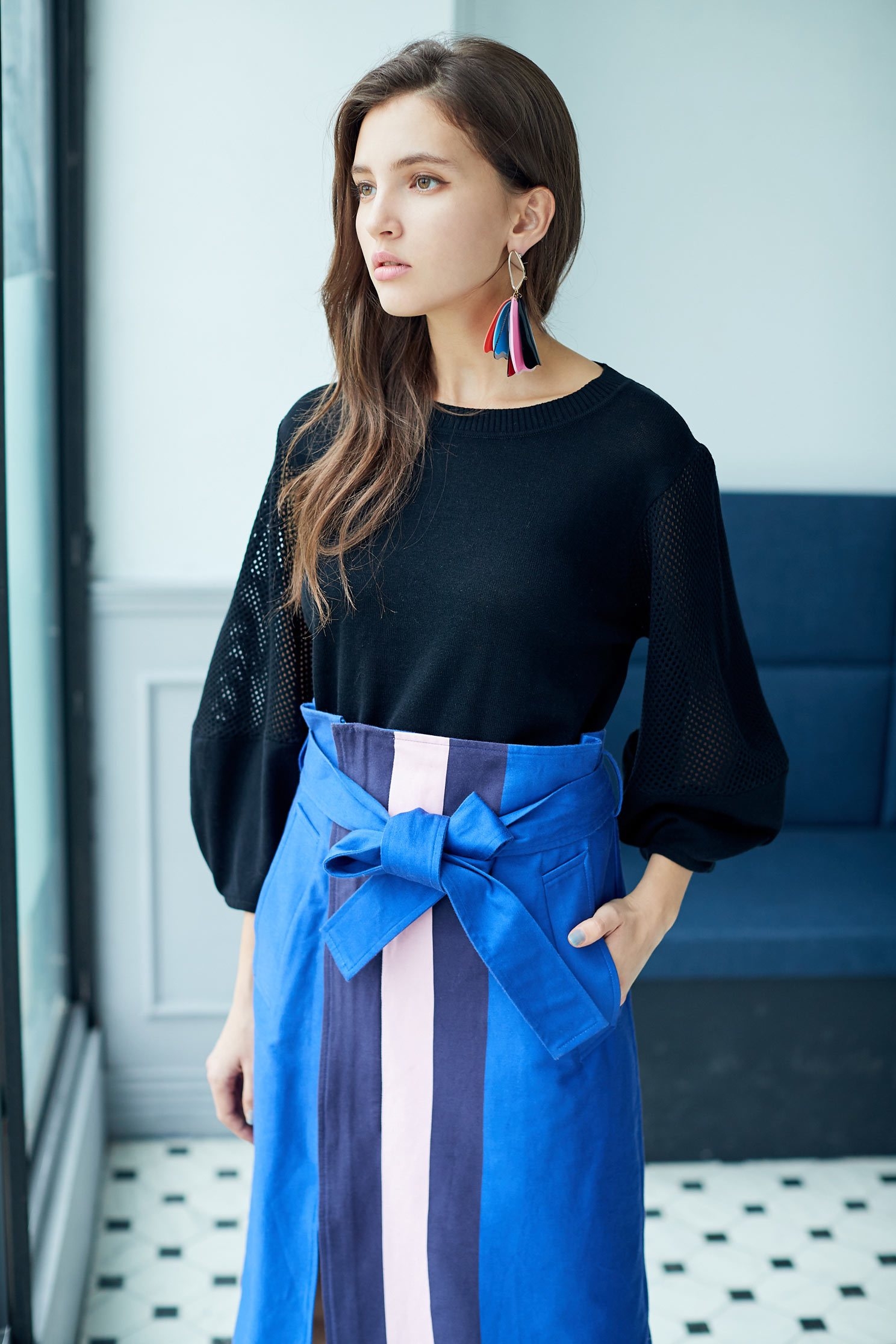 Contrast color mid-length skirt