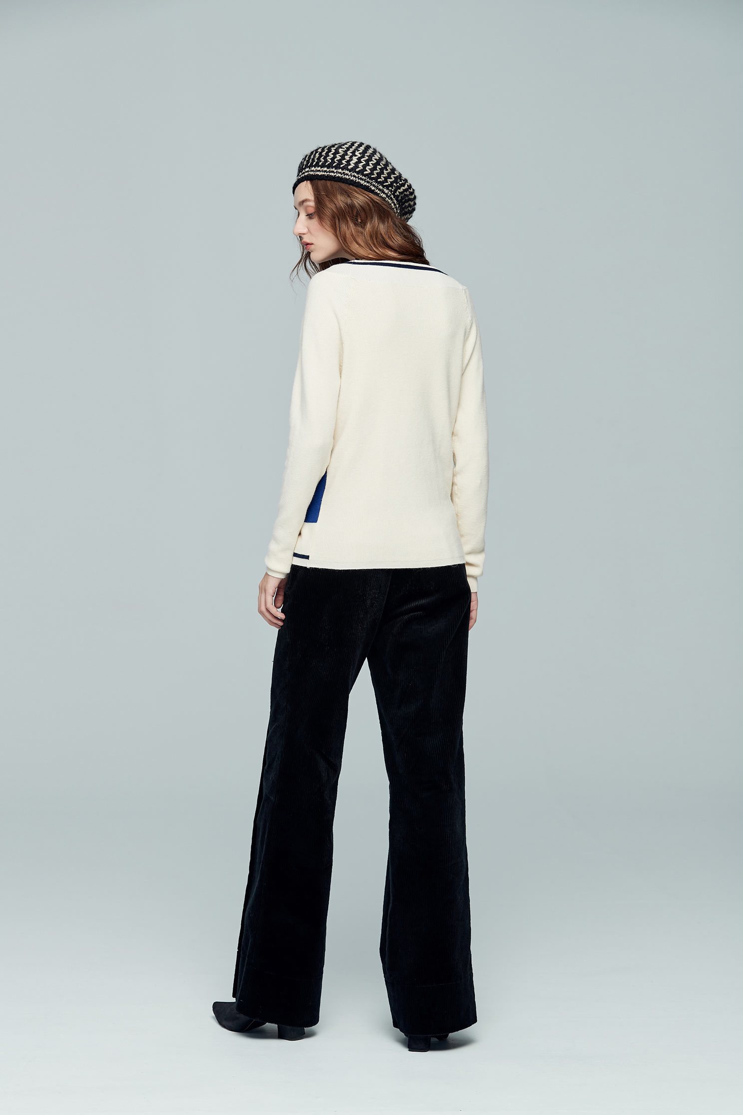 V-neck classic top
