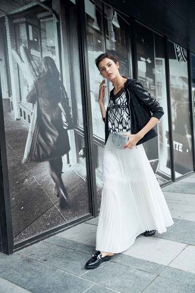 Elegant pleated maxi-skirt
