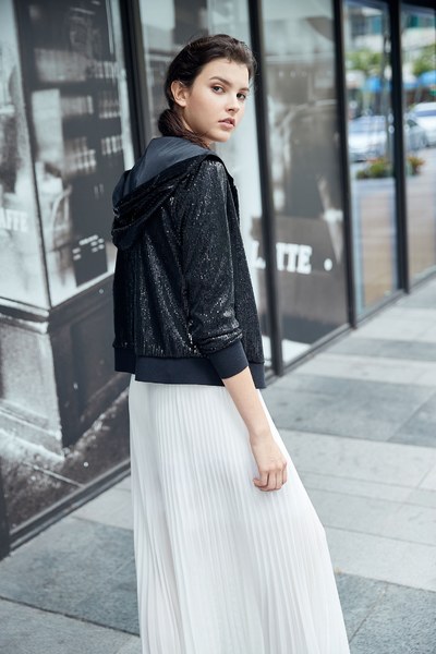 Elegant pleated maxi-skirt