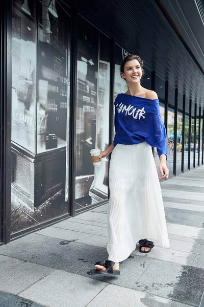 Elegant pleated maxi-skirt