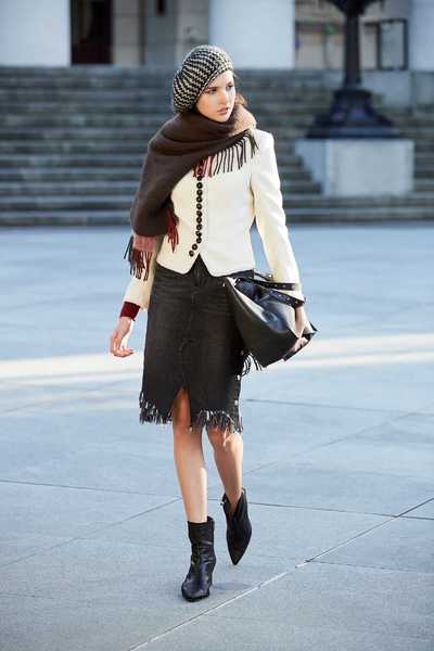 Side-breasted skirt