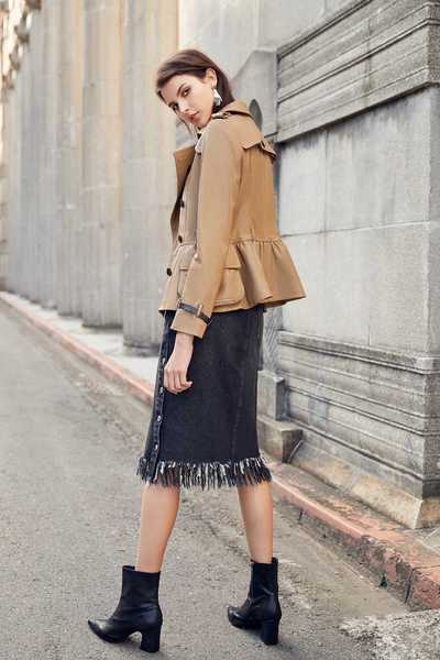 Side-breasted skirt