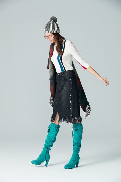 Side-breasted skirt