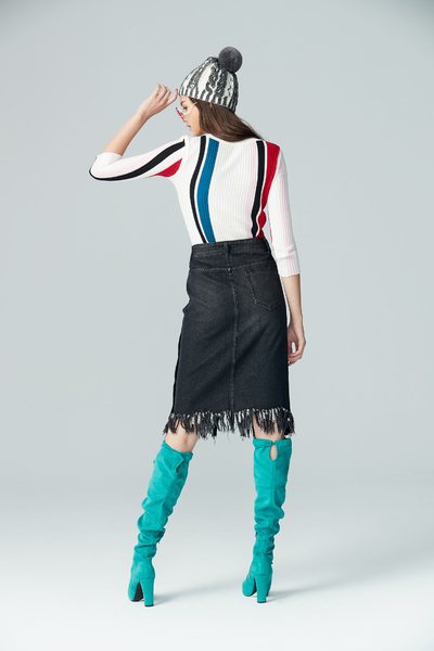 Side-breasted skirt