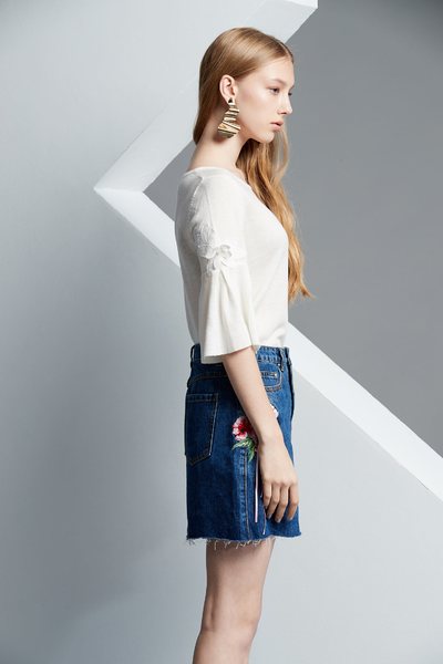 Embroidered class denim skirt
