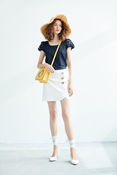 Buttoned fashion skirt