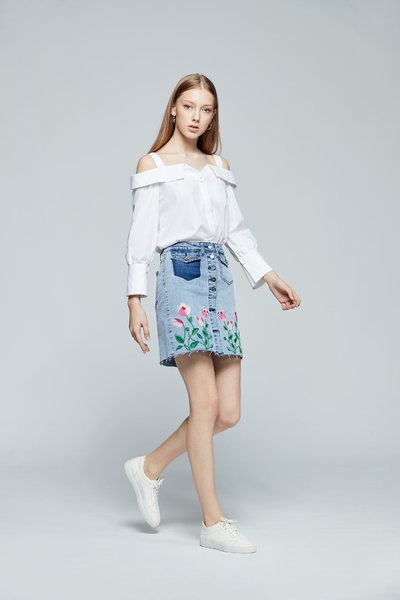 Embroidered denim skirt