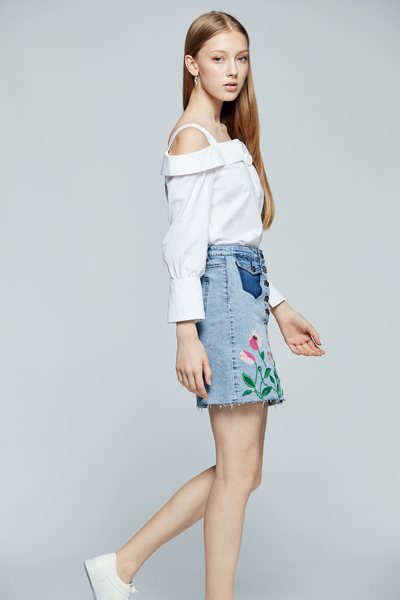 Embroidered denim skirt