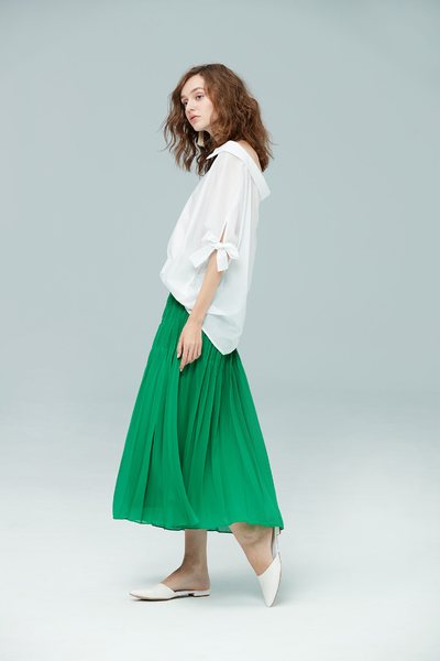Wrinkled and elegant fashion skirt