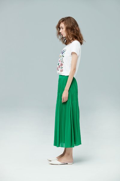 Wrinkled and elegant fashion skirt